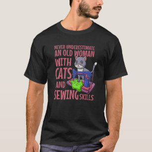 Camiseta Propietario de un gato masticando ropa de gatito a