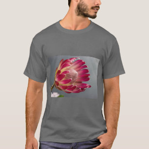 Camiseta Protea Bloom T– Florales atrevidos con estilo natu