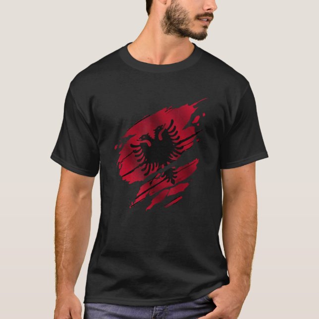 Camiseta Proud Albanian Root Torn Ripped Albanian Flag (Anverso)