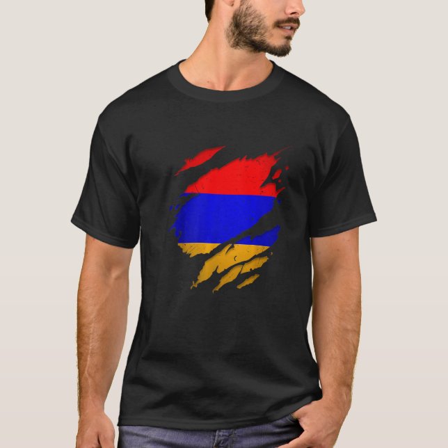 Camiseta Proud Armenian  Torn Ripped Armenia Flag (Anverso)