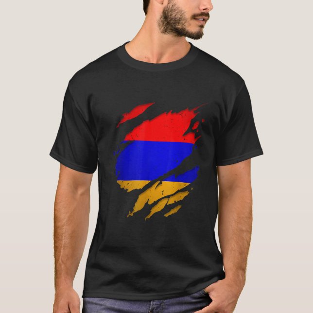 Camiseta Proud Armenian   Torn Ripped Armenia Flag (Anverso)