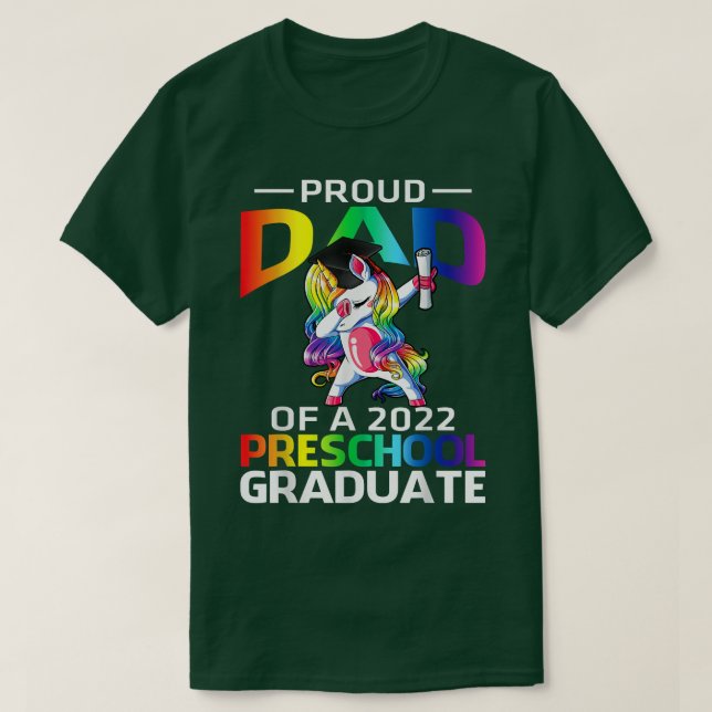 Camiseta Proud Dad Of A 2022 Preschool Graduate Unicorn  (Diseño del anverso)