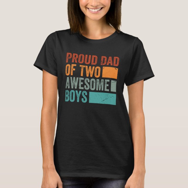 Camiseta Proud Dad of Two Awesome Boys   Father s Day  13 (Anverso)