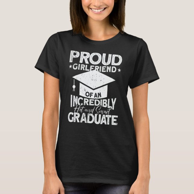 Camiseta Proud Girlfriend Of An Incredibly Hot And Smart Gr (Anverso)