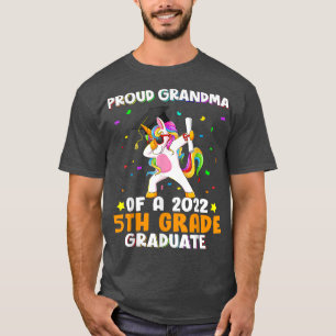 Camiseta Proud Grandma Of A 2022 5th Grade Graduate Dabbing
