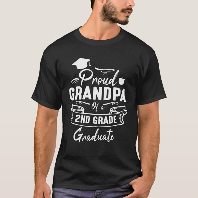 Camiseta Proud Grandma Of A 2Nd Grade Graduate Senior Class (Anverso)