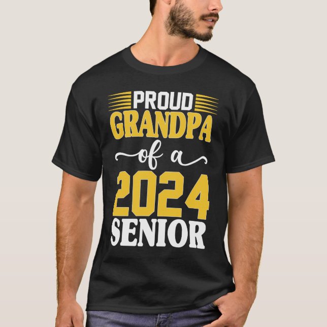 Camiseta Proud Grandpa Of A 2024 Senior Graduation Class Of (Anverso)