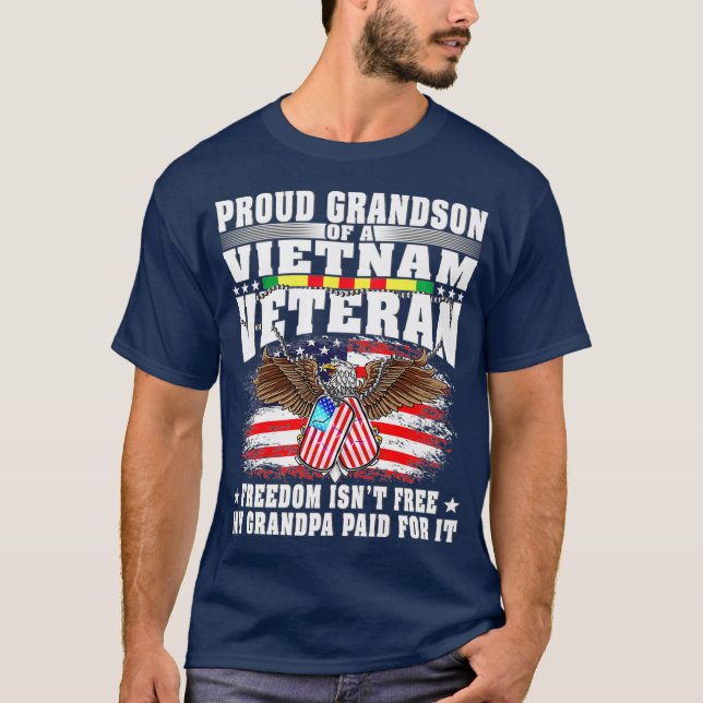 Camiseta Proud Grandson Of Vietnam Veteran  Freedom Isnt (Anverso)