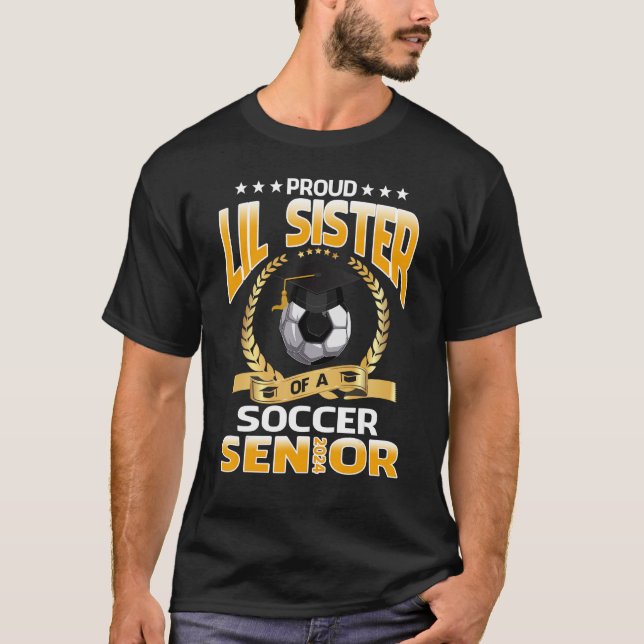 Camiseta Proud Lil Sister Of A Soccer Senior 2024 Graduatio (Anverso)