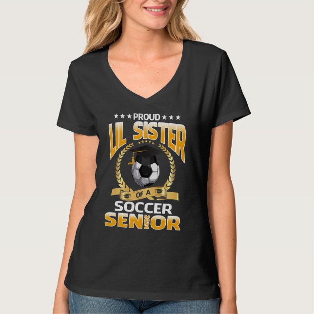 Camiseta Proud Lil Sister Of A Soccer Senior 2024 Graduatio (Anverso)