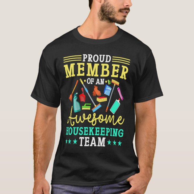 Camiseta Proud Member Of An Awesome Housekeeping Team (Anverso)