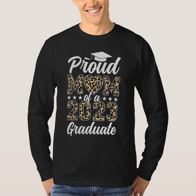 Camiseta Proud Mom Of A 2023 Graduation Leopard Senior Mom  (Anverso)