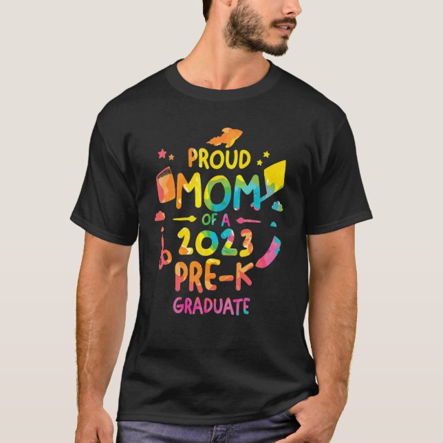 Camiseta Proud Mom Of A 2023 Pre K Graduate Graduation (Anverso)
