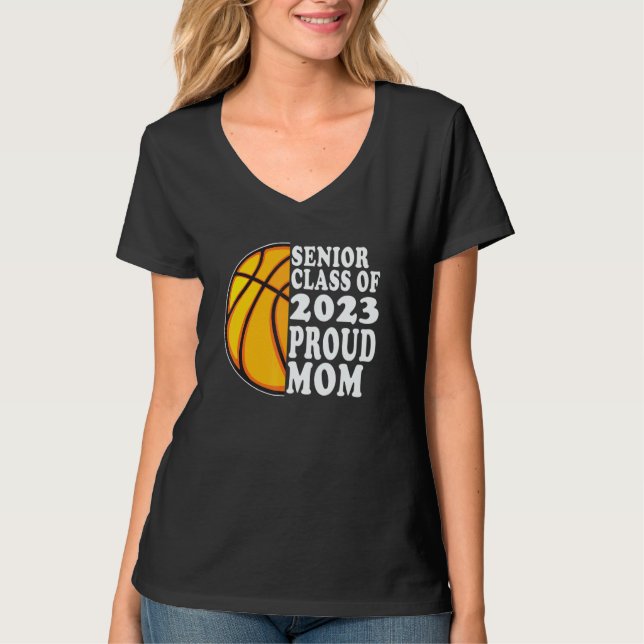Camiseta Proud Mom Of A Basketball Senior 2023  Graduation (Anverso)