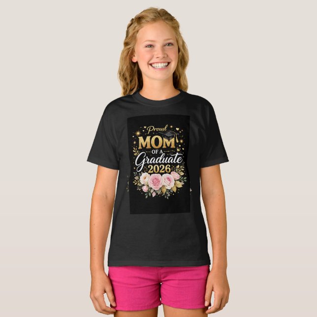 Camiseta Proud Mom of a Graduate 2026 – Elegant Gold & Flor (Anverso completo)