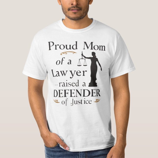Camiseta Proud Mom of a Lawyer,Raised a Defender of Justice (Anverso)