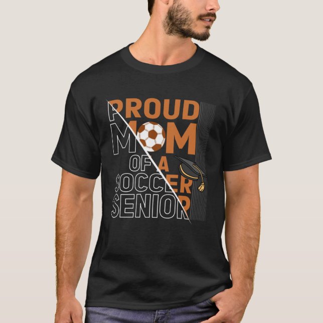 Camiseta Proud Mom Of A Soccer Senior Soccer Players Proud  (Anverso)