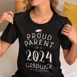 Camiseta Proud Parent 2024 Graduado<br><div class="desc">Camiseta de graduación personalizada que muestra el dicho "orgulloso padre de un graduado de 2024",  su nombre y la escuela/universidad a la que asistieron.</div>