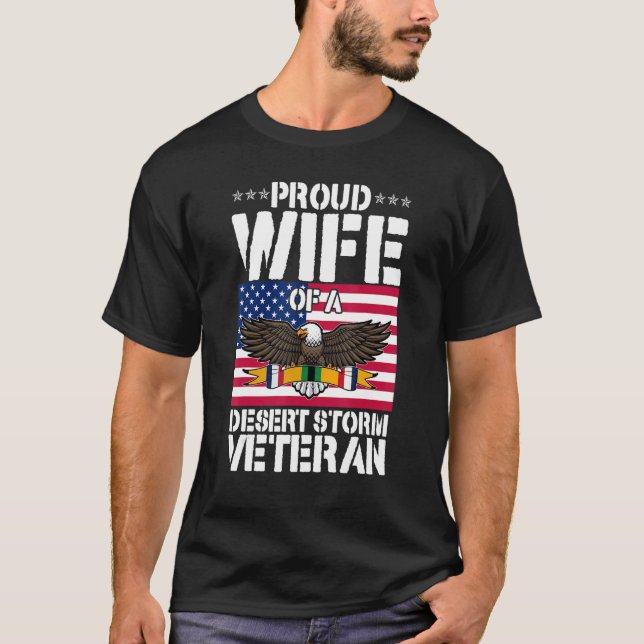 Camiseta Proud Wife Of Desert Storm Veteran Gulf War Vetera (Anverso)