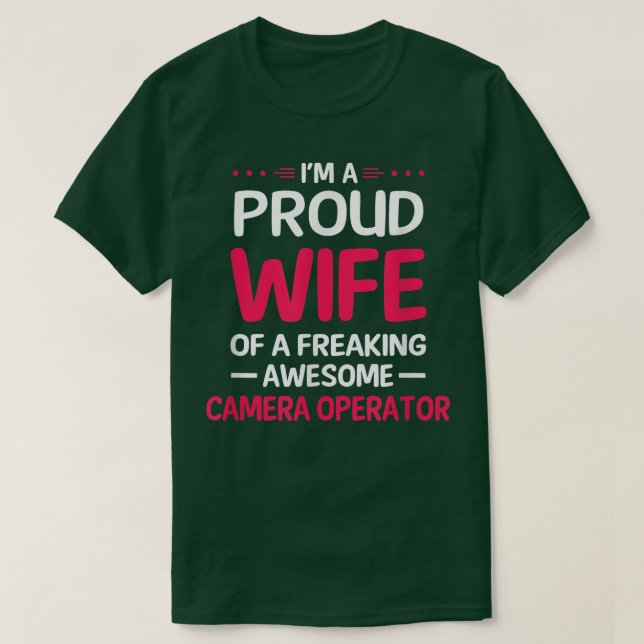 Camiseta Proud Wife Of Freaking Awesome CAMERA OPERATOR  (Diseño del anverso)