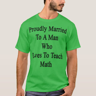Camiseta Proudly Married To A Man Who Loves To Teach Math