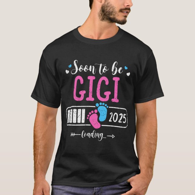 Camiseta Próximamente Gigi 2025 Cargando El Día De La Madre (Anverso)