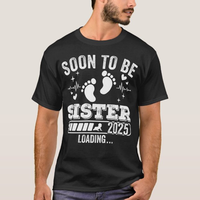 Camiseta Próximamente Hermanas 2025 Cargando Hombres (Anverso)