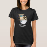 Camiseta Prueba Tuba Baby Funny Science Tuba Pun Dark BG<br><div class="desc">Test Tuba Baby Funny Science Tuba Pun presenta un lindo tuba en pañal para bebé con un pacificador en la boca . Perfecto regalo de juego de palabras para la familia y amigos que aman la tierna música de ciencia tuba.</div>