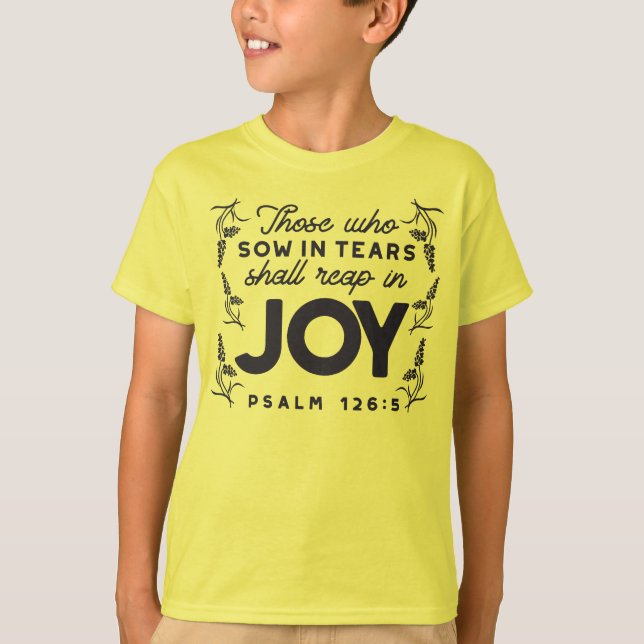 Camiseta Psalm 126:5 Scripture Typography – Reap in Joy (Anverso)