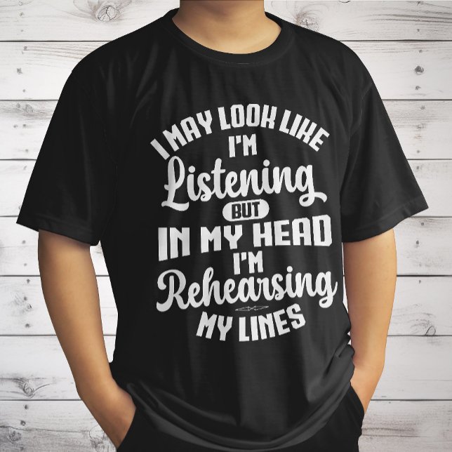 Camiseta Puede que parezca que estoy escuchando, pero en mi (Subido por el creador)