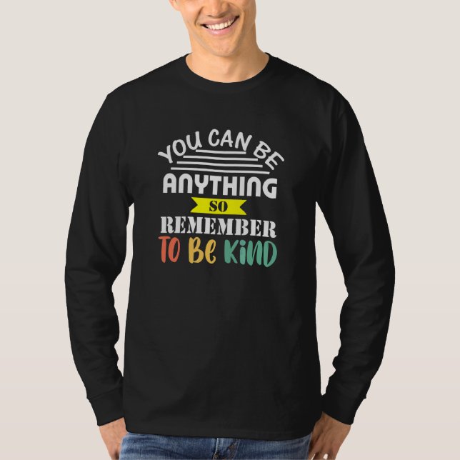 Camiseta Puedes Ser Cualquier Cosa Así Que Sé Bonita Enseña (Anverso)