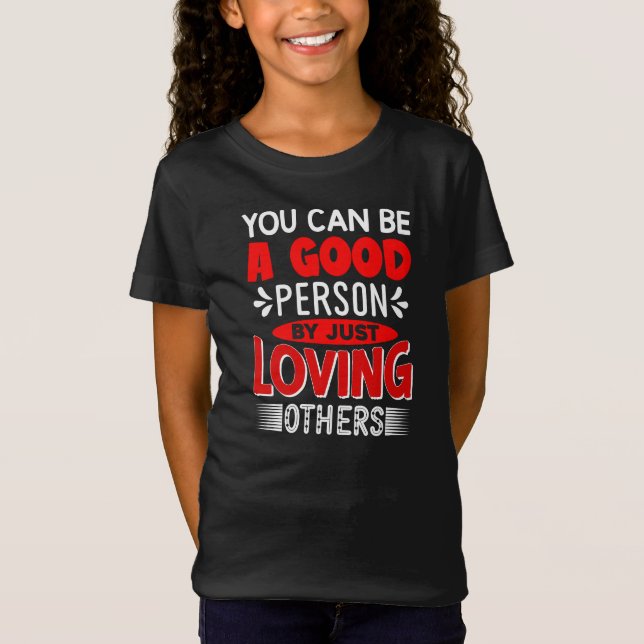 Camiseta Puedes Ser Una Buena Persona Simplemente Amando A  (Anverso)