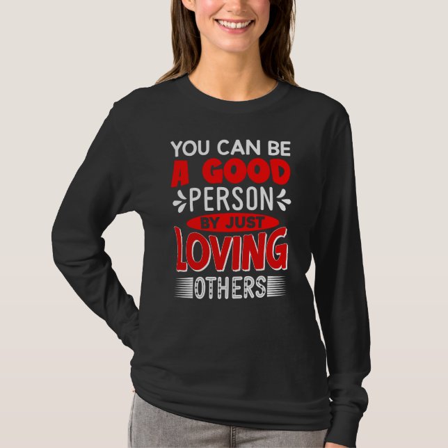 Camiseta Puedes Ser Una Buena Persona Simplemente Amando A  (Anverso)