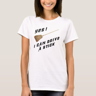 Camiseta puedo conducir sí un palillo con la escoba