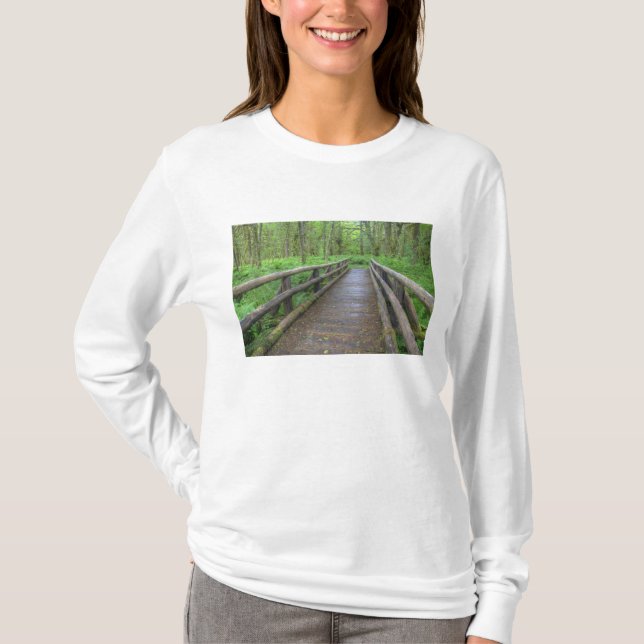 Camiseta Puente de madera, helechos y pavimentos de la hoja (Anverso)