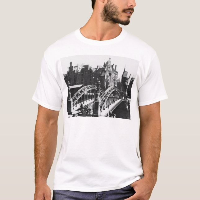 Camiseta Puente en el Speicherstadt Hamburgo, c.1910 (Anverso)