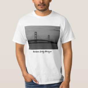 Camiseta Puente Mackinac En La Escala De Grises Dusk