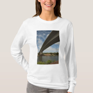 Camiseta Puente que conecta Guyana con Brasil sobre el Taku