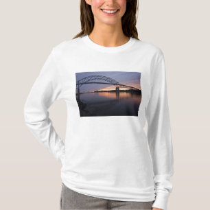 Camiseta Puente Sagamor sobre el canal de Cape Cod,