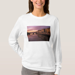 Camiseta Puentes sobre el río Arno al atardecer,