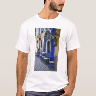 Camiseta Puerta y revestimiento azul colorido en un viejo h