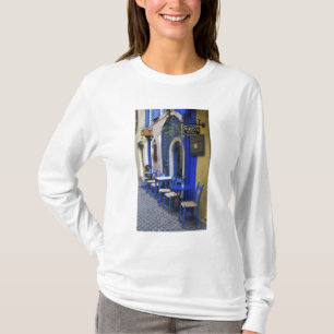 Camiseta Puerta y revestimiento azul colorido en un viejo h
