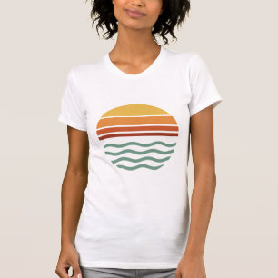Camiseta Puesta de sol a rayas retro sobre olas