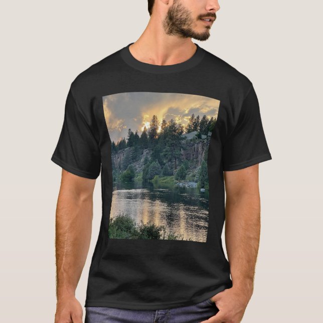Camiseta Puesta de sol sobre un río (Anverso)