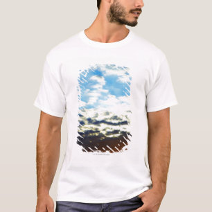 Camiseta Puesta del sol azul anaranjada roja con las nubes