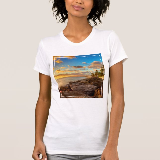 Camiseta Puesta del sol del océano sobre las rocas y la (Anverso)