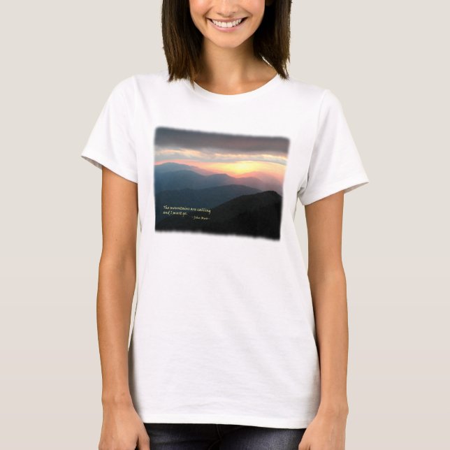 Camiseta Puesta del sol en el Smokies: Mtns es llamada/Muir (Anverso)
