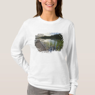 Camiseta Puesta del sol en un pequeño lago