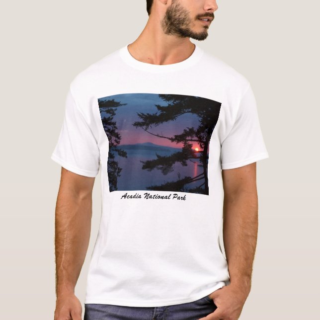 Camiseta Puesta del sol sobre la isla desierta del Mt. (Anverso)