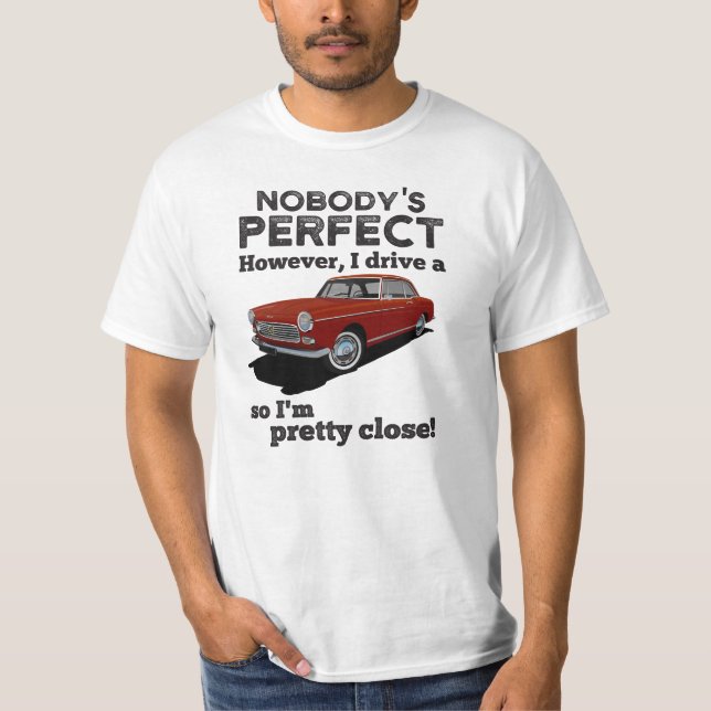 Camiseta Pug 404 Coupe - Nadie es perfecto... pero (Anverso)
